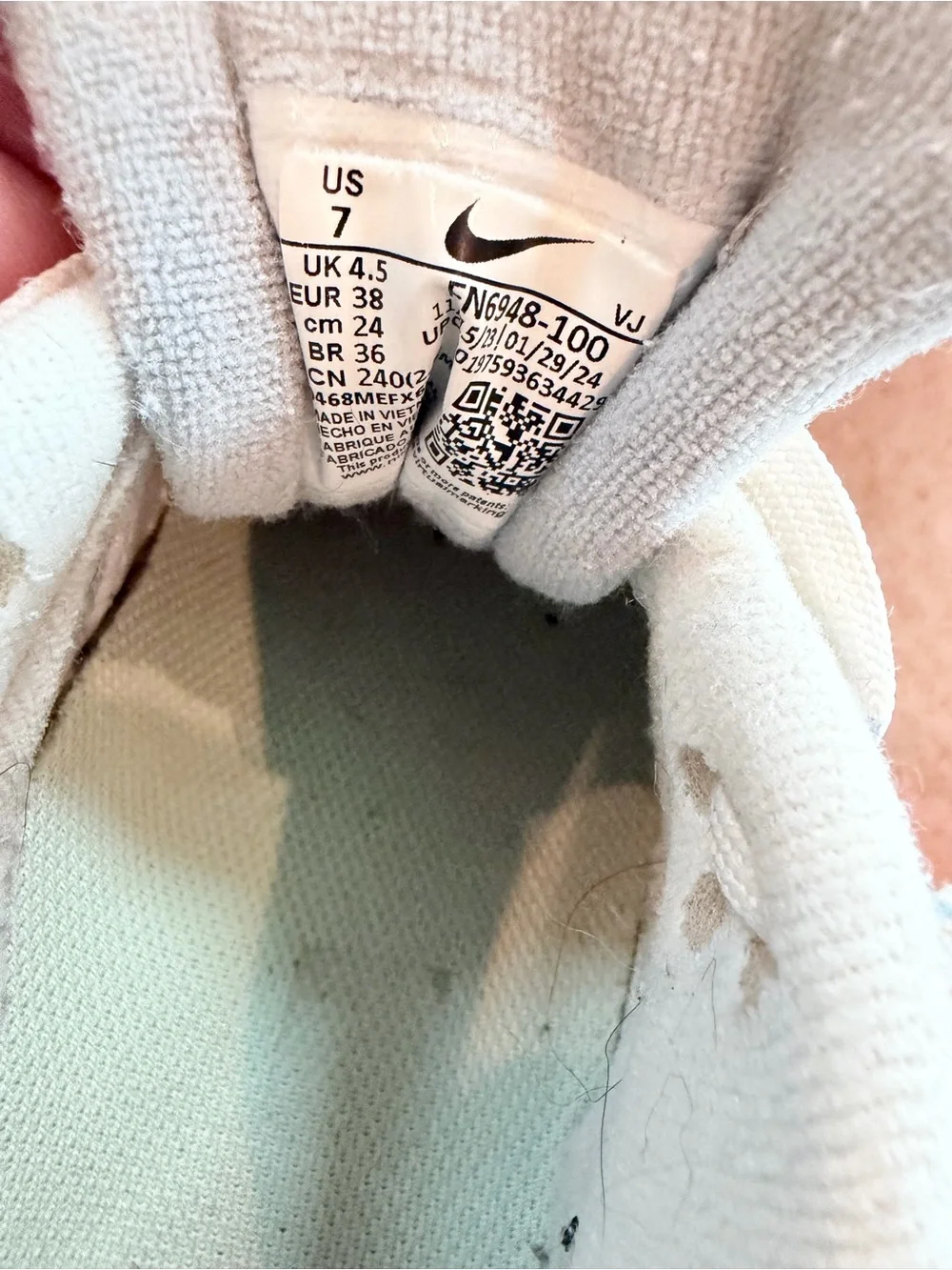 Nike White Sneakers with Pale Green/Blue Accents - Big Kids 7